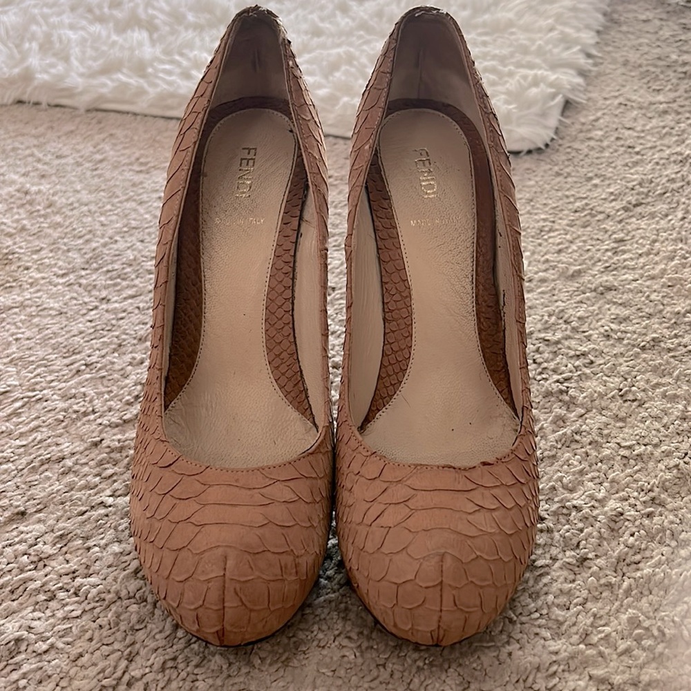 Fendi Zucca pumps- tan